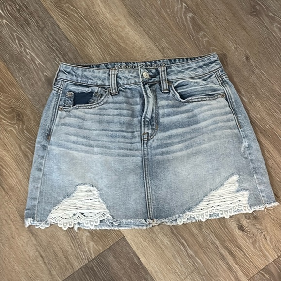 American Eagle Outfitters Dresses & Skirts - American eagle distressed acid wash lace detail mini skirt size 2